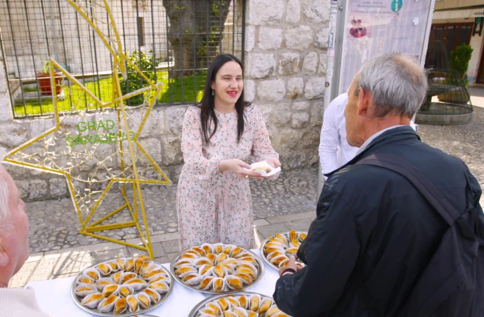 Benjamina Karić dijelila baklave na Baščaršiji