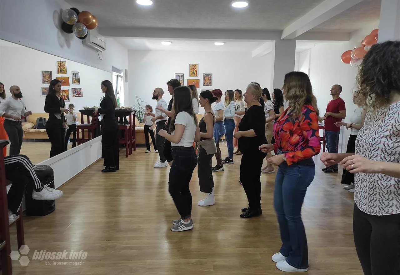 FOTO | Mostarci jako zainteresirani za kubansku salsu