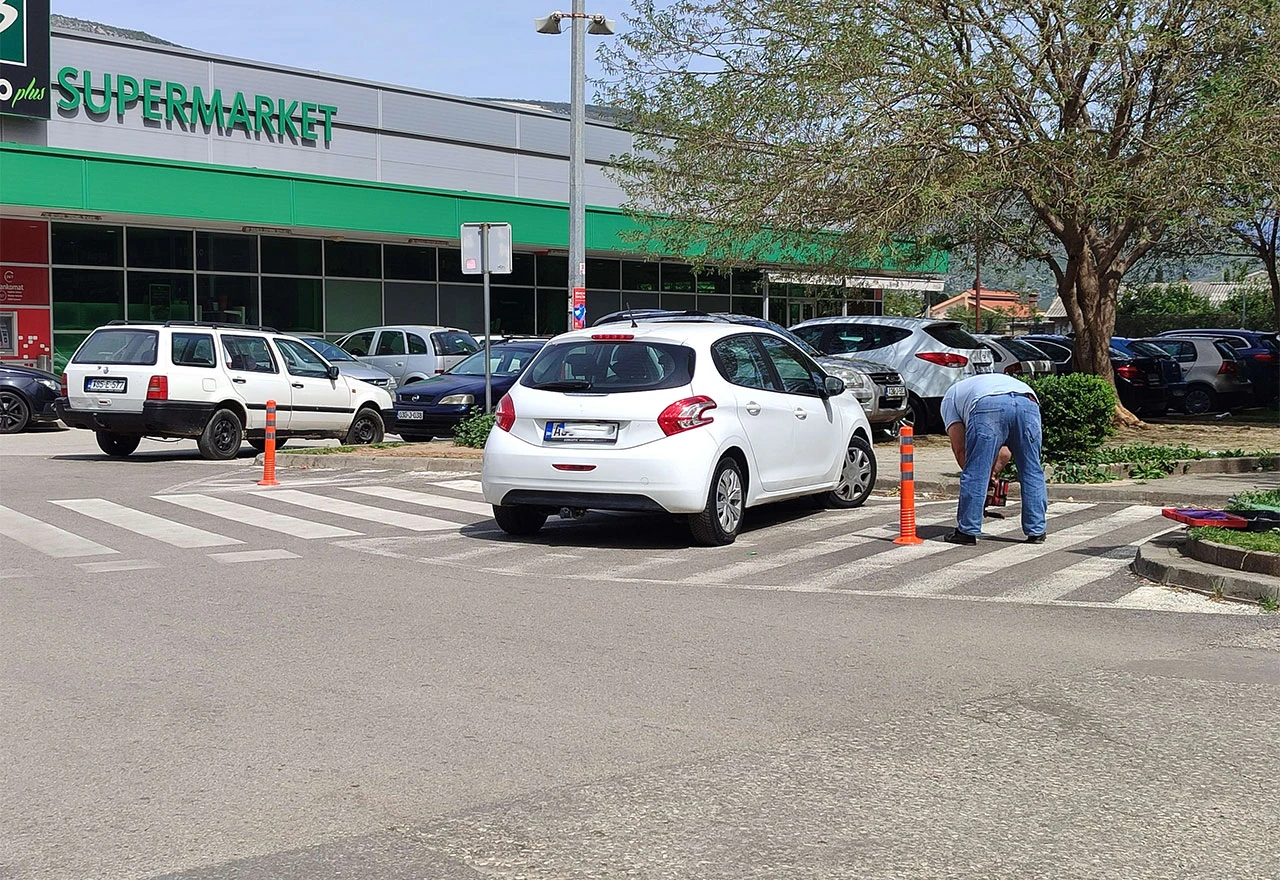 Narod uporan – Džaba stupići!
