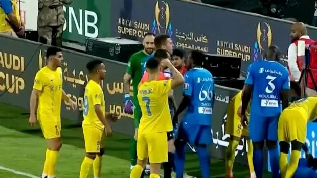 VIDEO I Ronaldo izgubio živce, zamalo udario suca