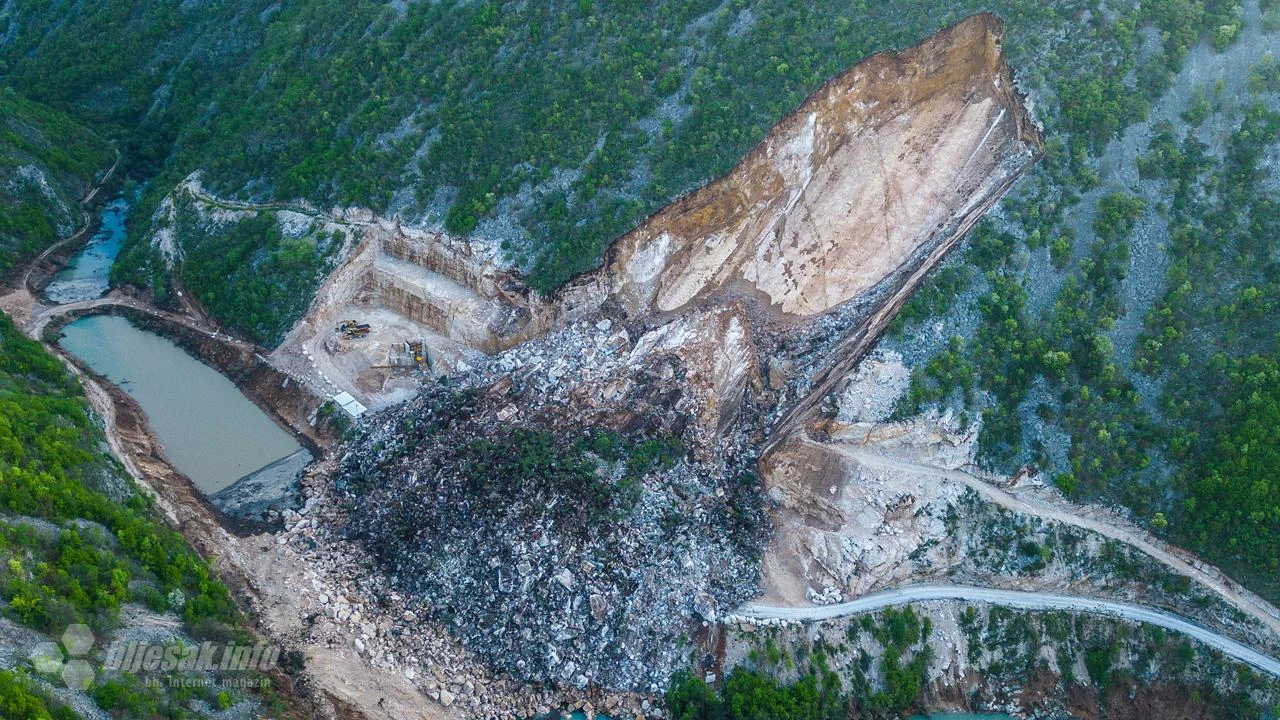 FOTO / VIDEO | Pogled iz zraka na razmjere odrona u Bijeloj