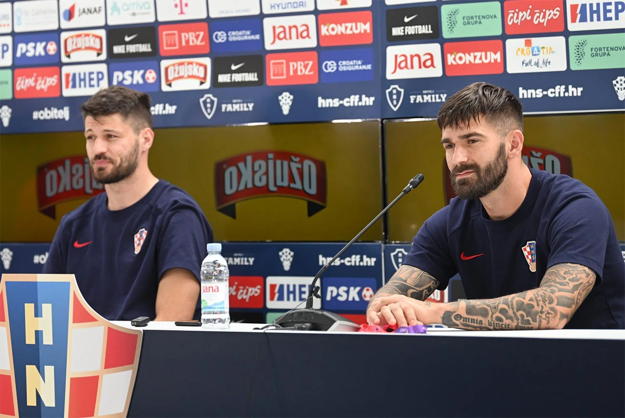 Sportski komentator: Livaja je htio ući na teren, spriječio ga je Petković 
