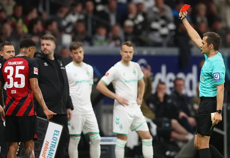 Remi Eintrachta i Werdera, jedan od strijelaca pocrvenio