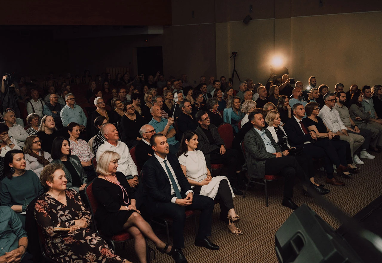 Glazbeno-scenski spektakl oduševio publiku i podsjetio na najljepše pjesme iz doline Lašve