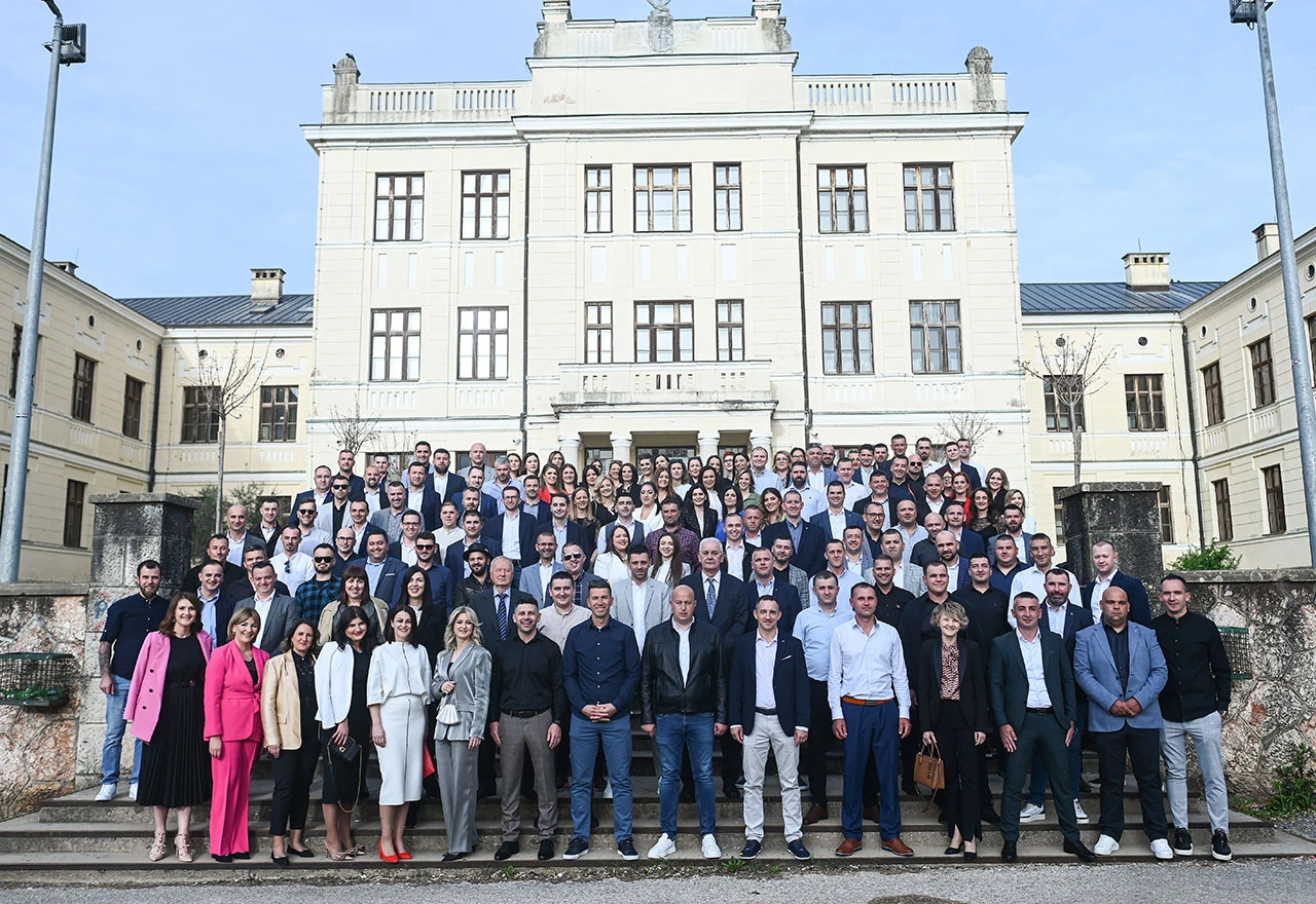 FOTO | Proslava 20 godina mature učenika i učenica Srednje strukovne škole Široki Brijeg