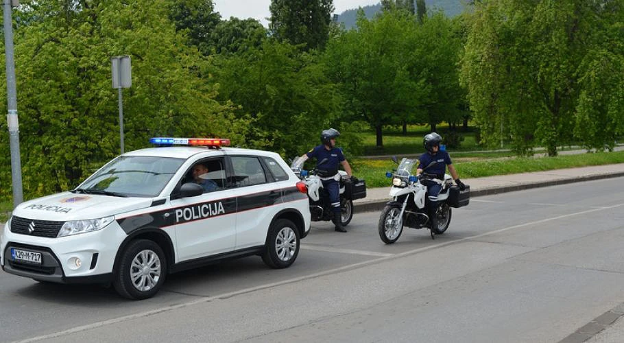 Zenica: Muškarac u središtu grada prišao ženama i napao ih nožem