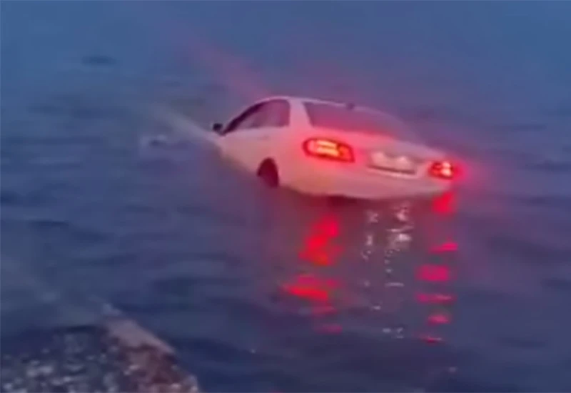 VIDEO | Mercedes završio u moru kod Zadra