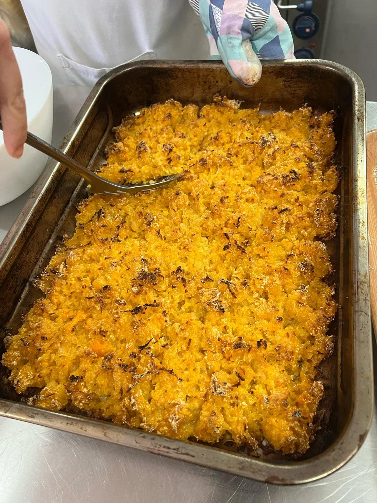 Mostarske učenice Inela i Hana Turajlić oživljavaju tradicionalna jela Hercegovine: Isprobajte buraniju!