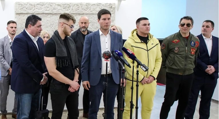 VIDEO | Ivan Pernar i Ava Karabatić predali liste, Ričard pozvao Plenkovića na pivu