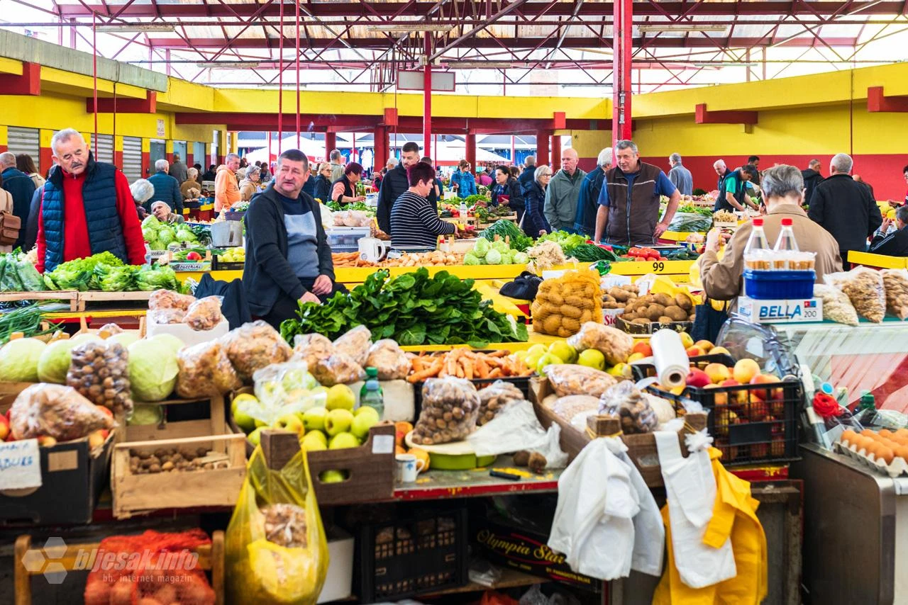 FOTO | Posjetili smo tržnicu - prodaju se i već obojana jaja
