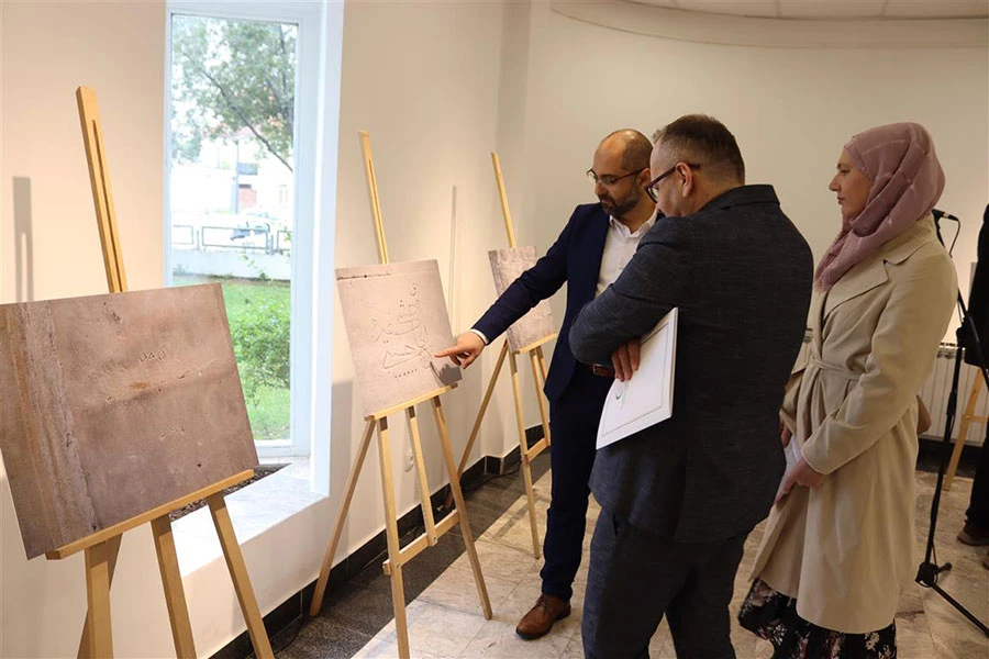 Izložbu ''Stari mostarski grafiti'' otvorio mostarski muftija dr. Salem ef. Dedović