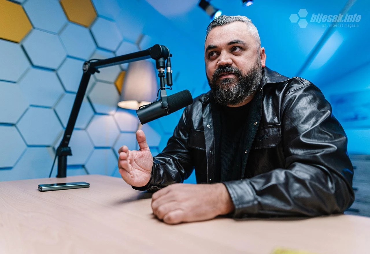 GLEDAJTE UŽIVO | Bljesak.info live podcast – Haris Dubica
