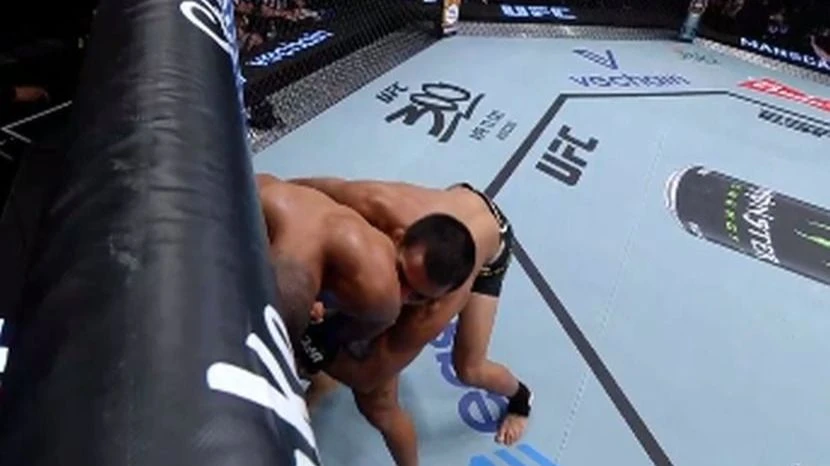 VIDEO I Debitantski nastup u UFC-u zaključio ugrizom protivnika 