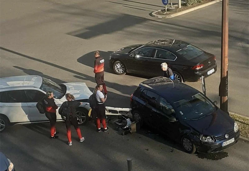 FOTO | Mostar: Sudarili se BMW i Volkswagen