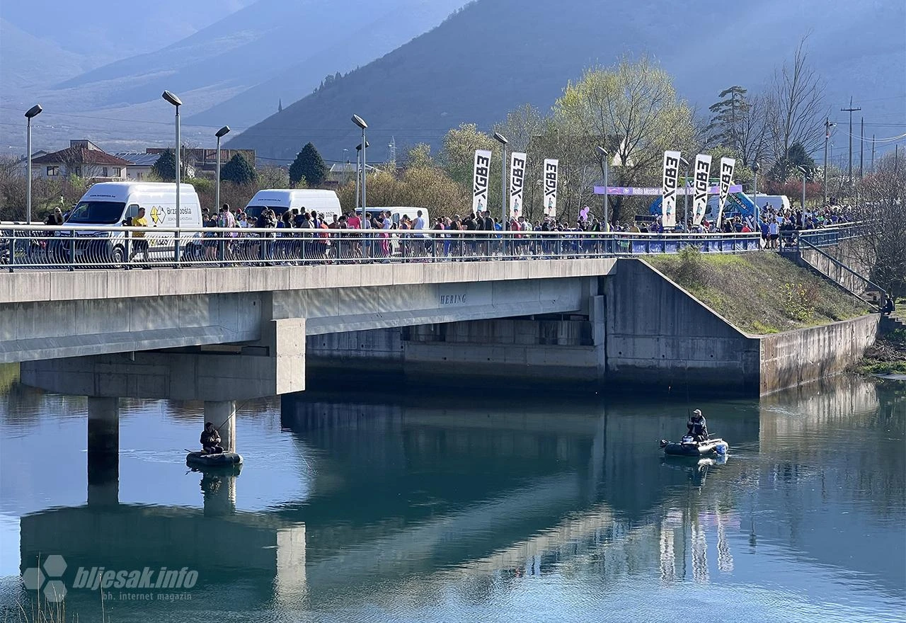 FOTO | Mostar: Neki trče, neki pecaju