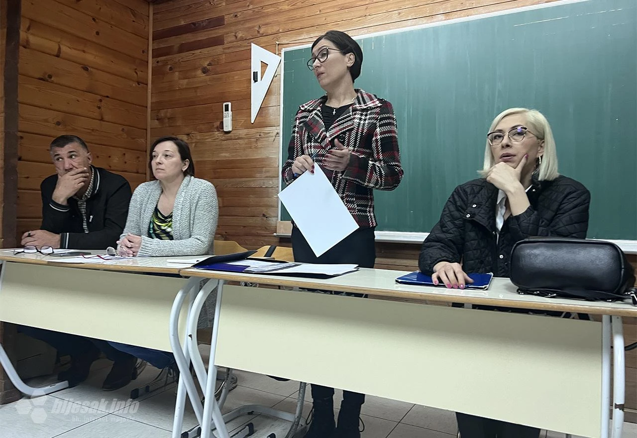 Roditelji vraćaju djecu u školu u Vojno, formirat će se nastava za svih 9 razreda 