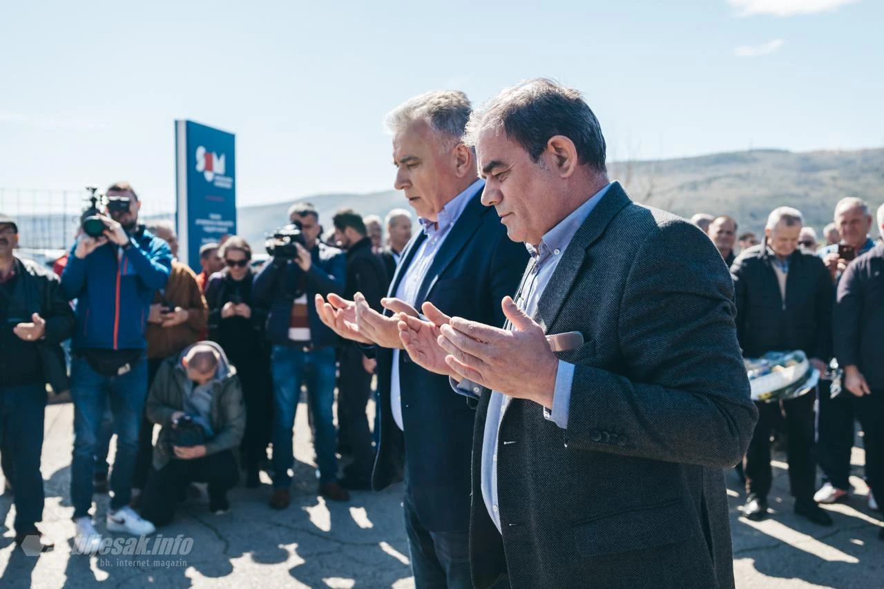 Logoraši pred Heliodromom: Došli smo poslati poruku mira