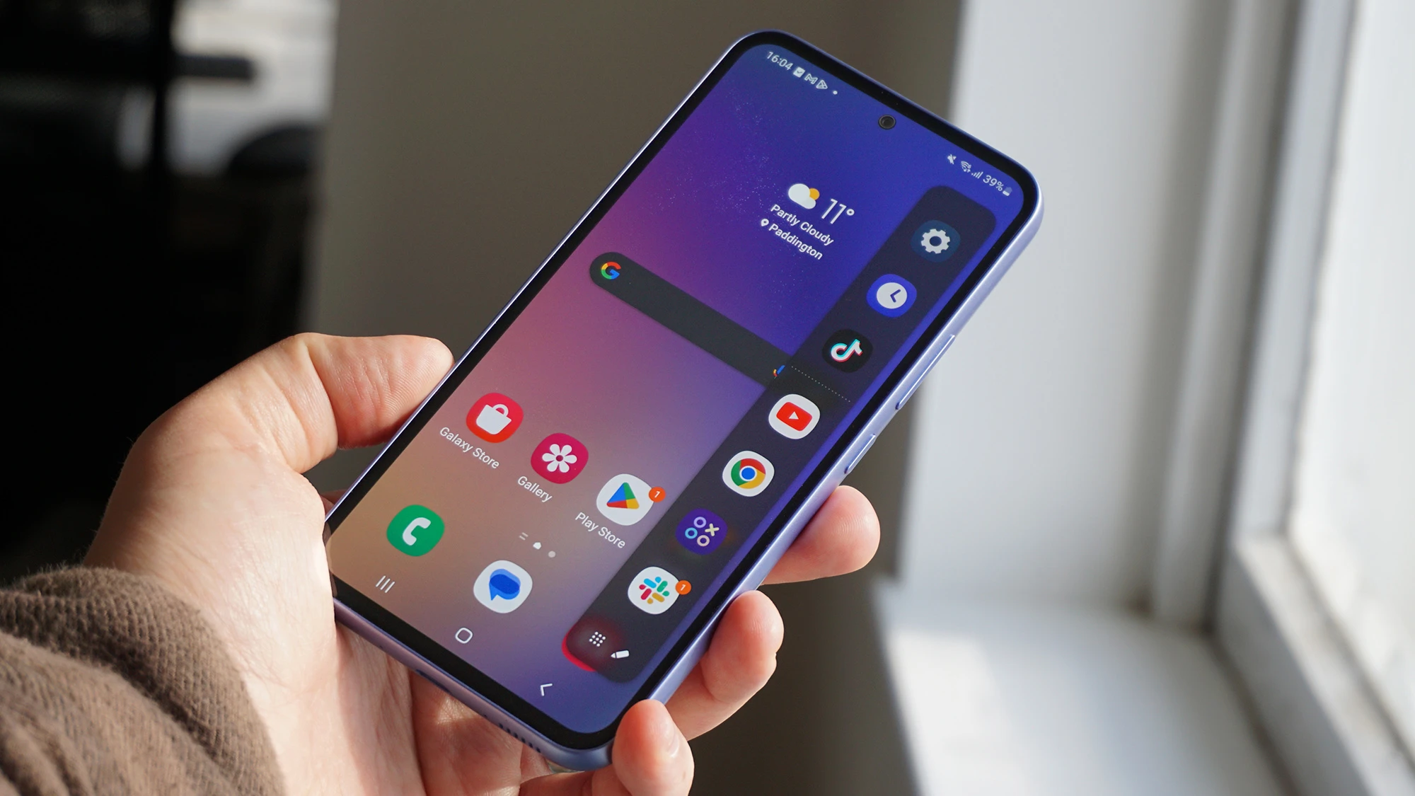 Galaxy S25 navodno će imati veći zaslon od svojih prethodnika