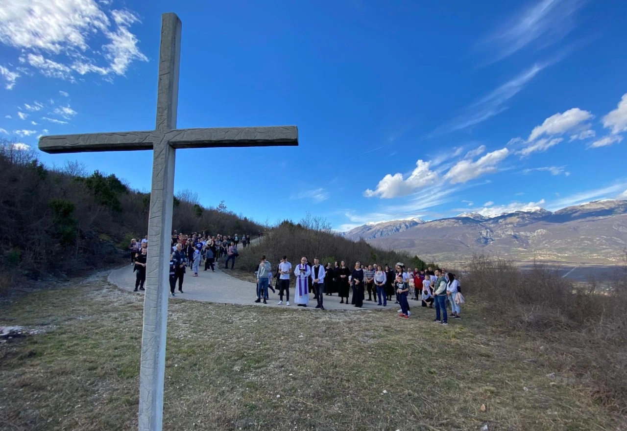 FOTO | Vjernici se Križnim putem prisjetili 'Puta spasa' - Izlaz i spas za Bjelopoljce