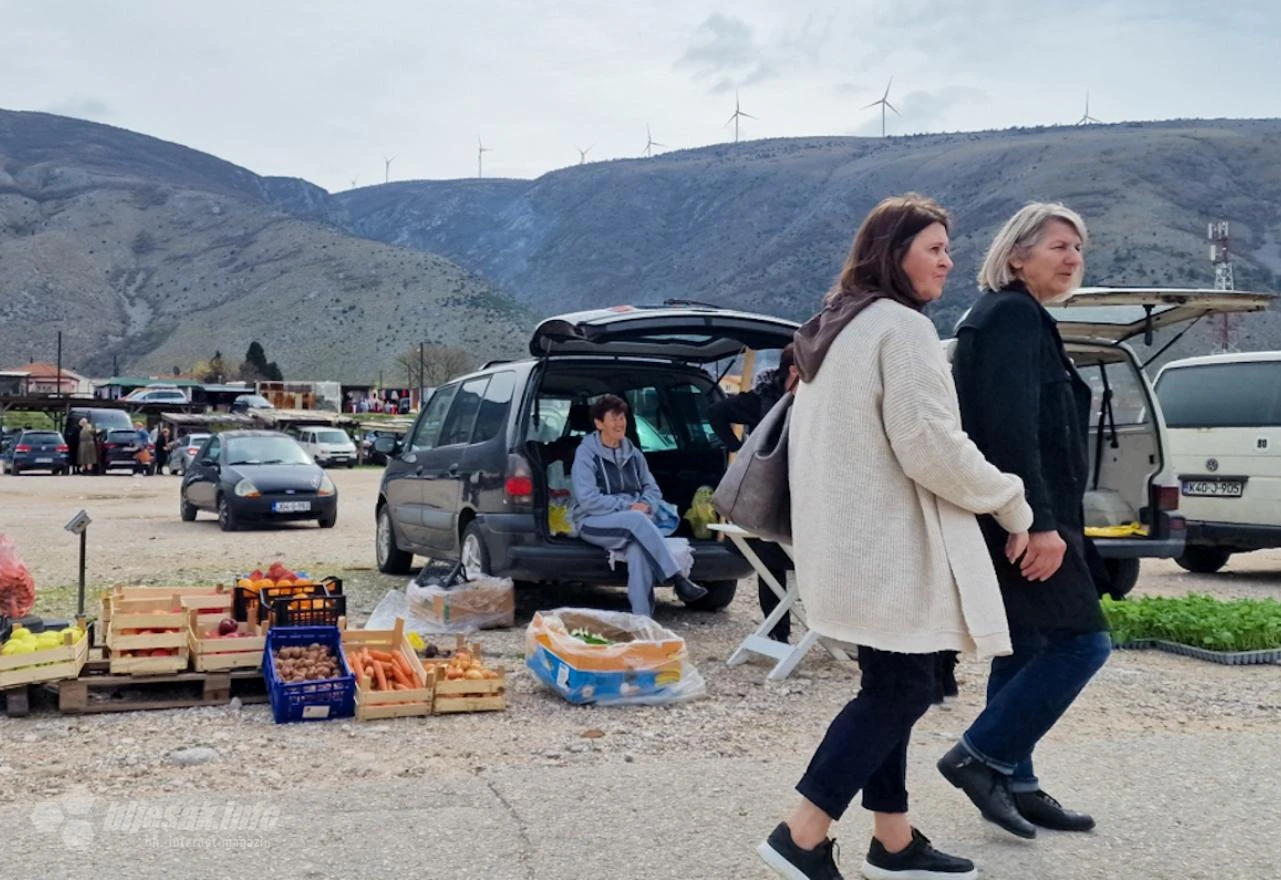 FOTO | Subota je dan za tržnicu u Vrapčićima: Nema što nema