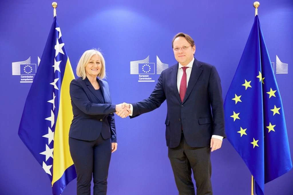 Várhelyi: Politička koalicija na čelu BiH daje rezultate