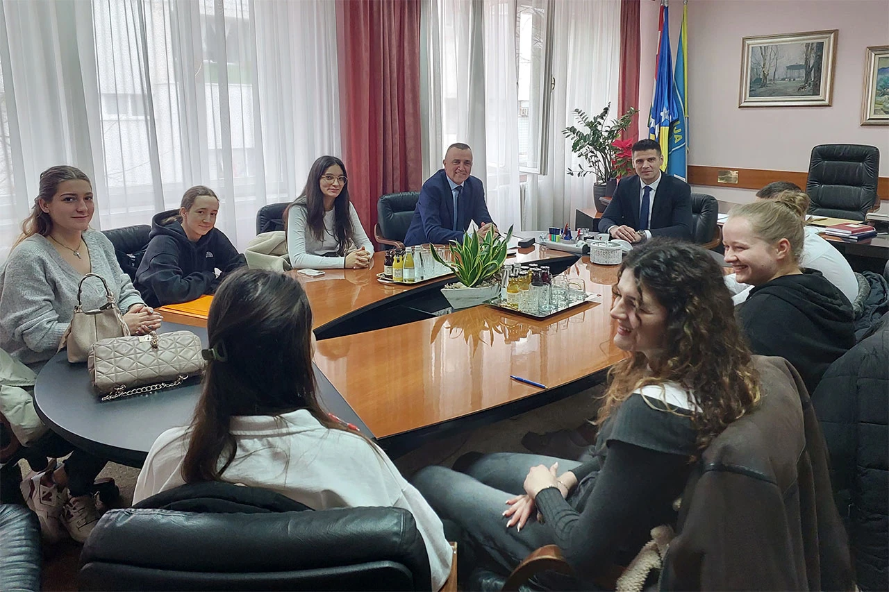 Ministri Marić i Bevanda s učeničkim timom 'CIVITAS'