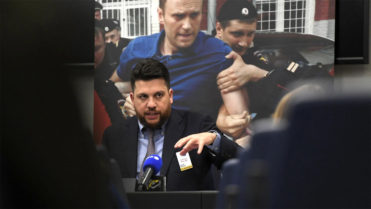 Bivši pomoćnik Navaljnog napadnut čekićem