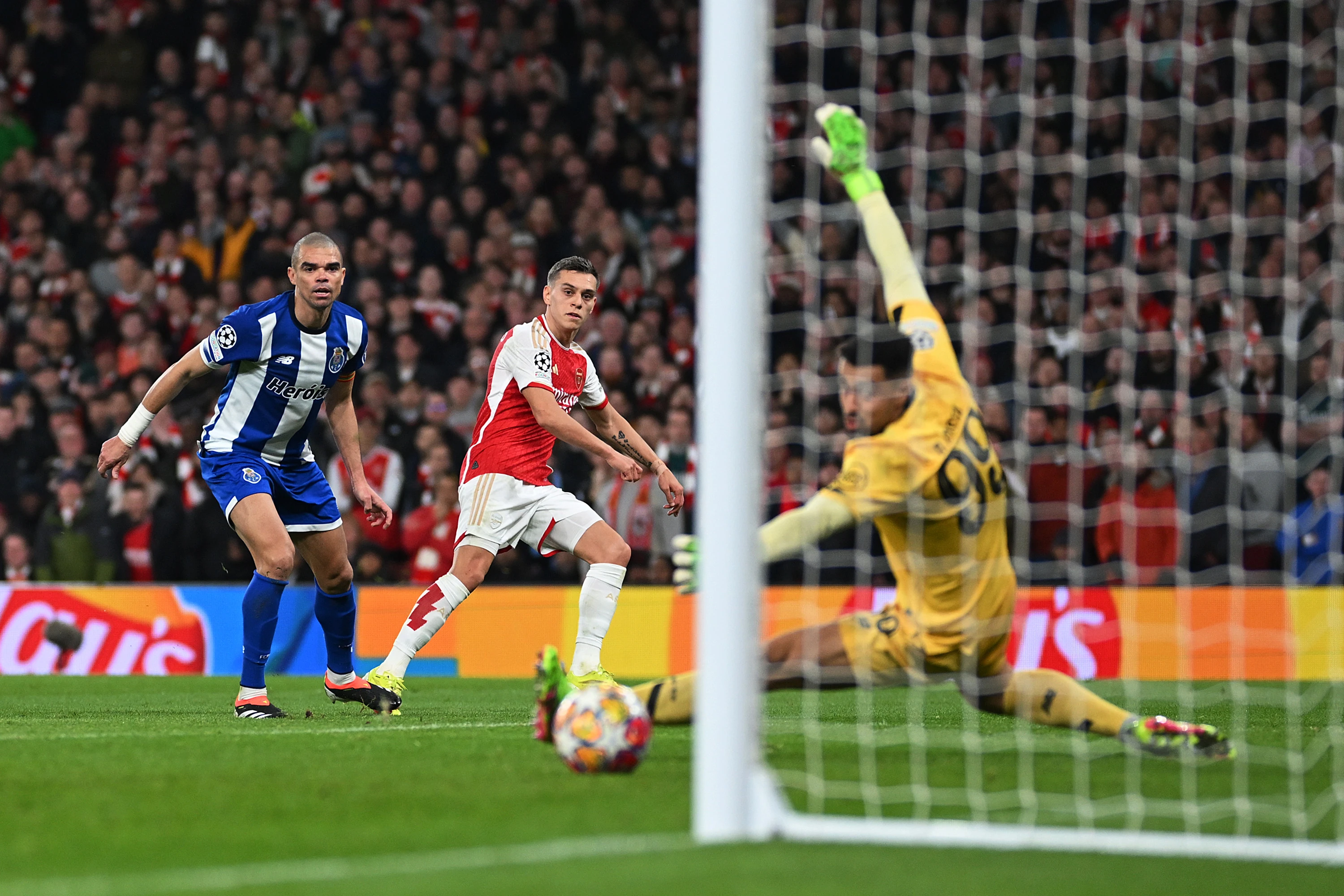 Arsenal topničkom vatrom s bijele točke svladao Porto za prolaz