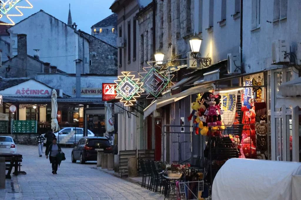 Ramazan u Mostaru: Grad osvijetljen tisućama lampica