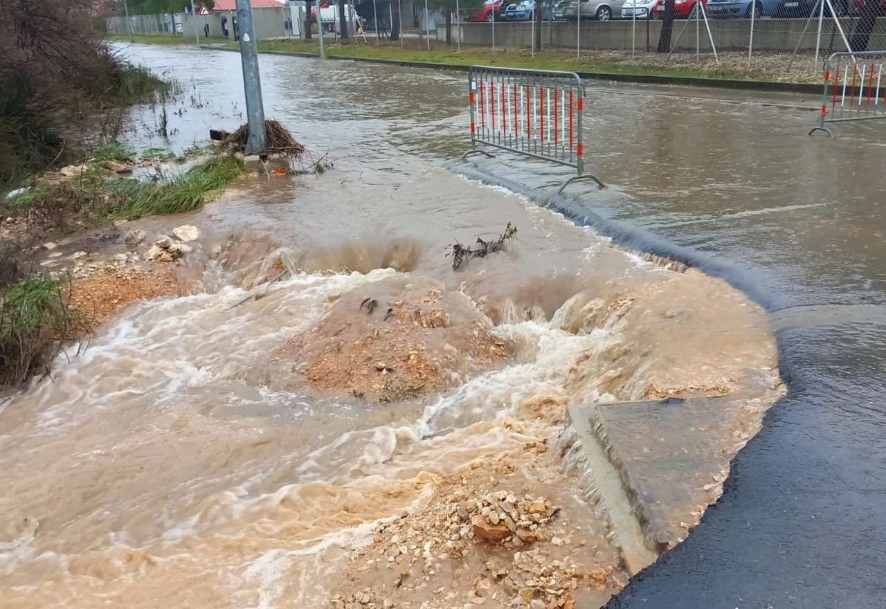 FOTO / VIDEO | Nevrijeme u Hrvatskoj, 'potop' u Zadru