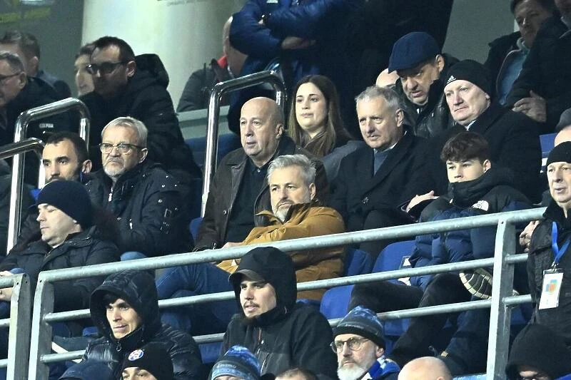 Neće u svečanu ložu: Zajec gledao utakmicu u društvu Hadžihafizbegovića