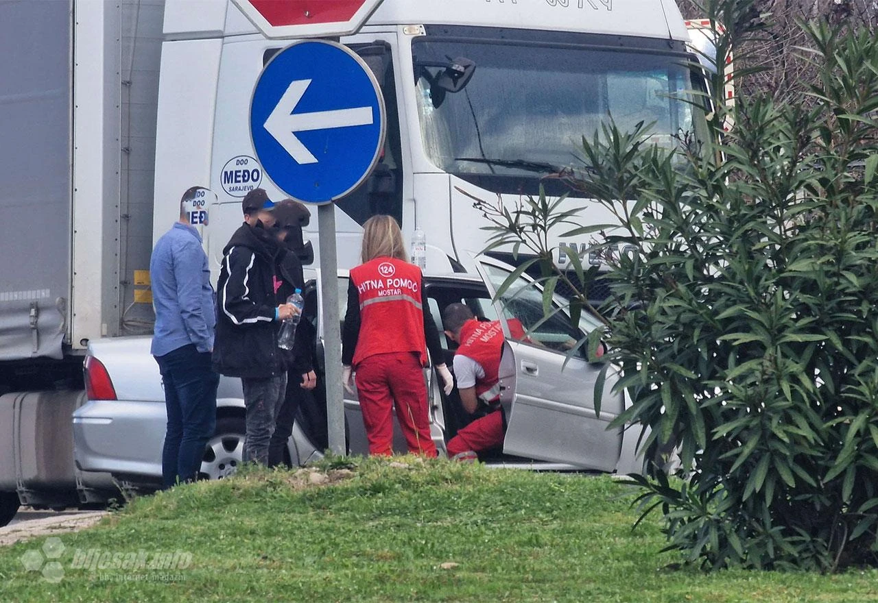 Mostar: Sudar kamiona i automobila na sjevernom ulazu u grad