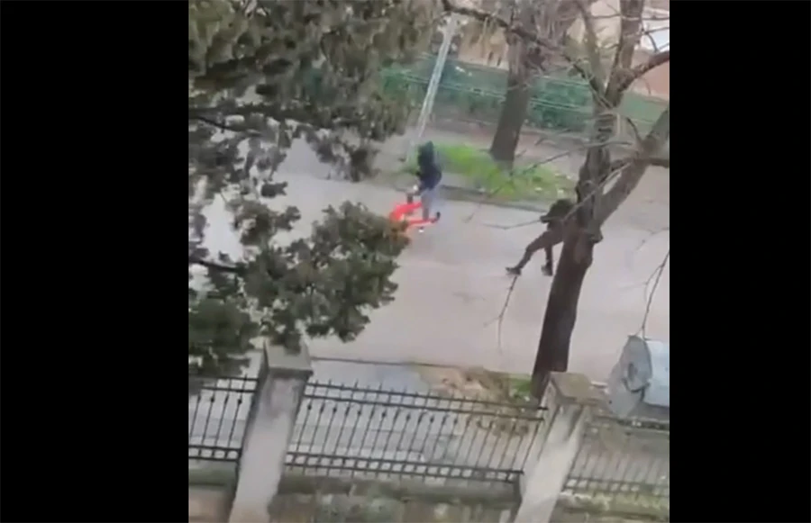 VIDEO | Objavljena snimka tučnjave ispred mostarske škole