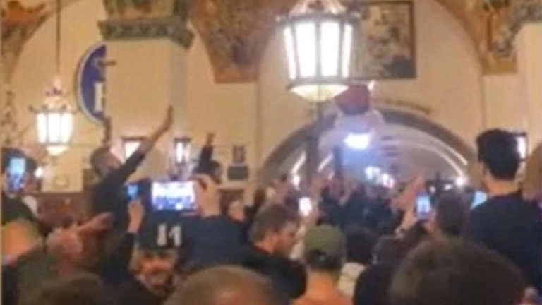 VIDEO I Navijači Lazija napravili skandal, salutirali Duceu, jedan uhićen
