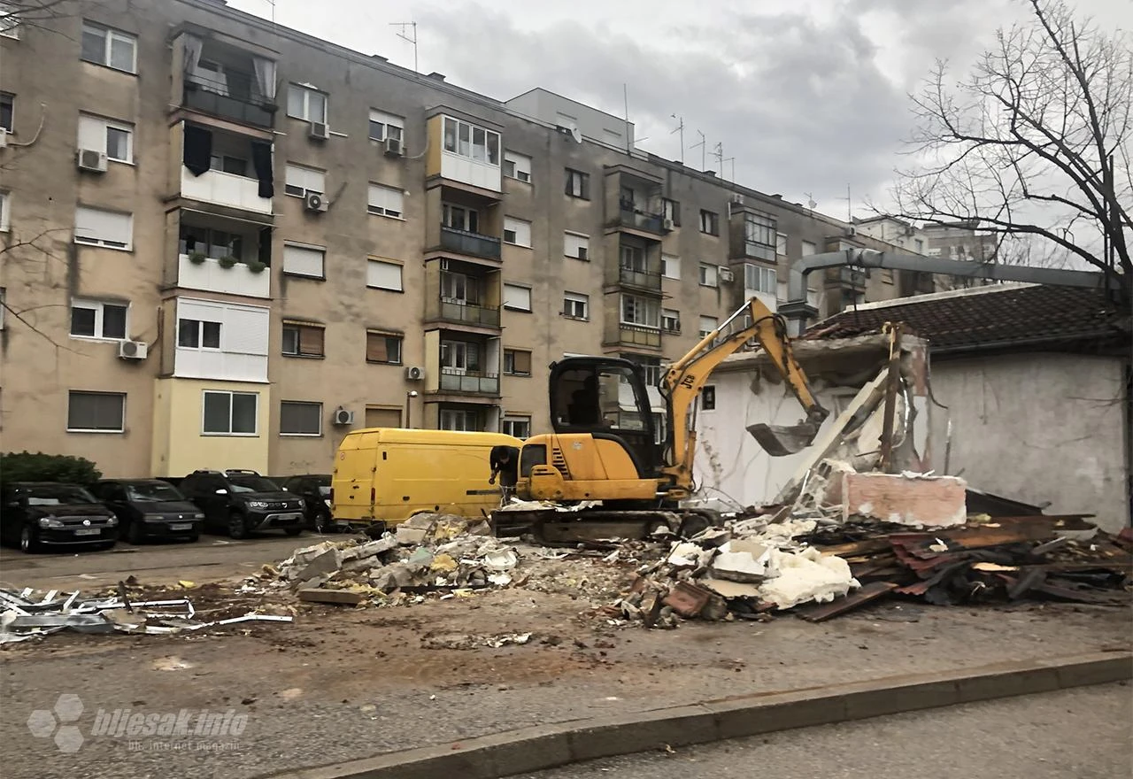 Mostar: Uklonjeni nelegalni objekti u Dubrovačkoj ulici