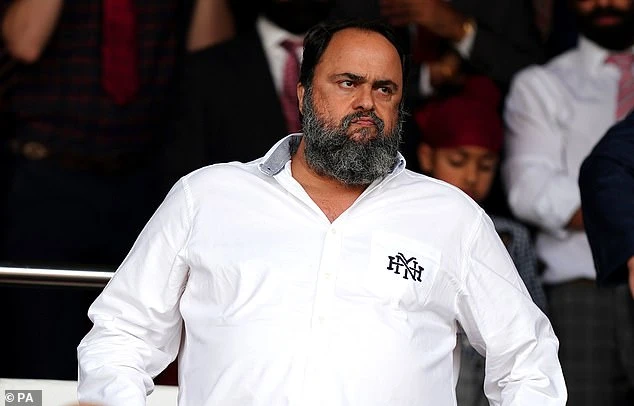 VIDEO I Gazda Nottinghama Marinakis jurio suce nakon utakmice