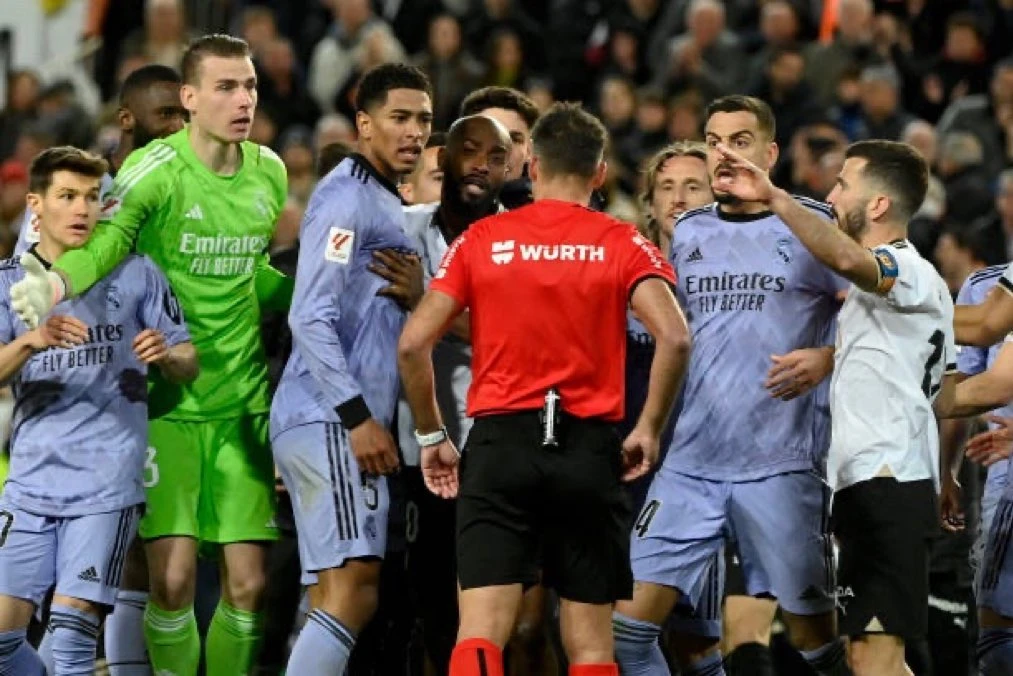 Metež na Mestalli: Nevjerojatan kraj utakmice Valencia - Real