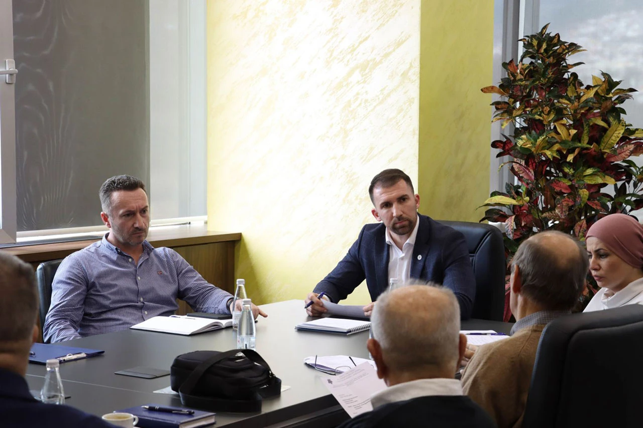 Ministar Delić sa umirovljenicima – Kako do boljeg statusa u Federaciji?