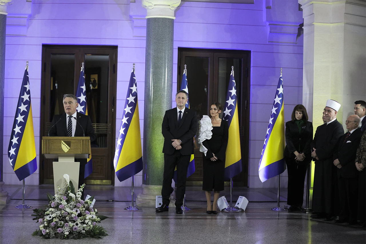 Komšić na proslavi Dana neovisnosti: Beograd i Zagreb narušavaju suverenitet naše zemlje