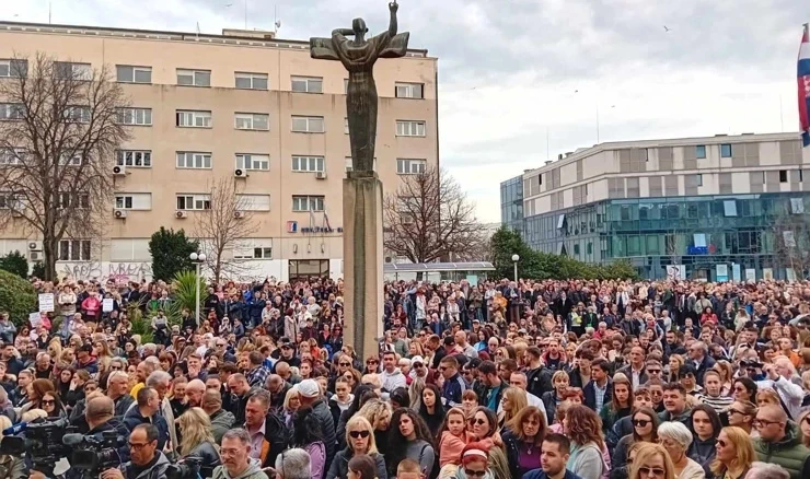 Veliki prosvjed u Splitu zbog mladića koji je brutalno ubijen zbog nekoliko eura