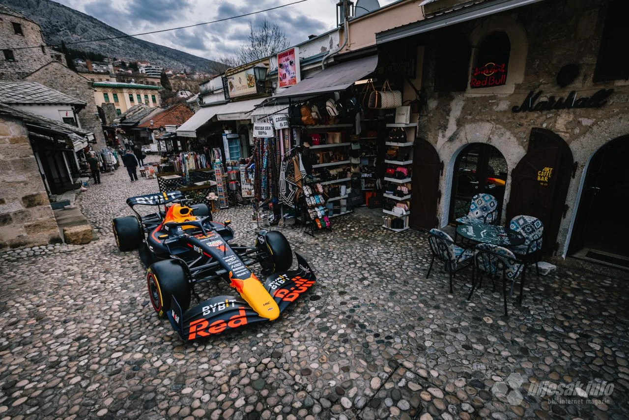 FOTO | Red Bull Racing - Bolid Maxa Verstappena izložen u Starom gradu