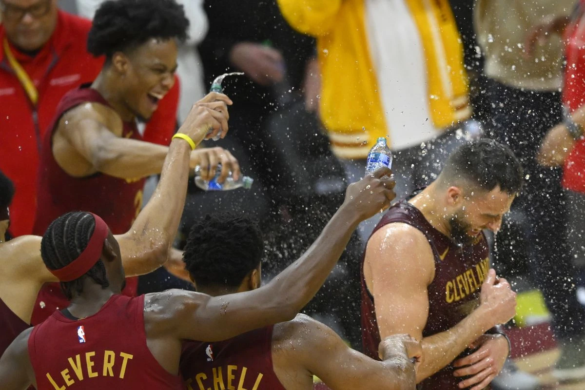 VIDEO | Ludnica u Clevelandu, četiri trice za 67 sekundi!