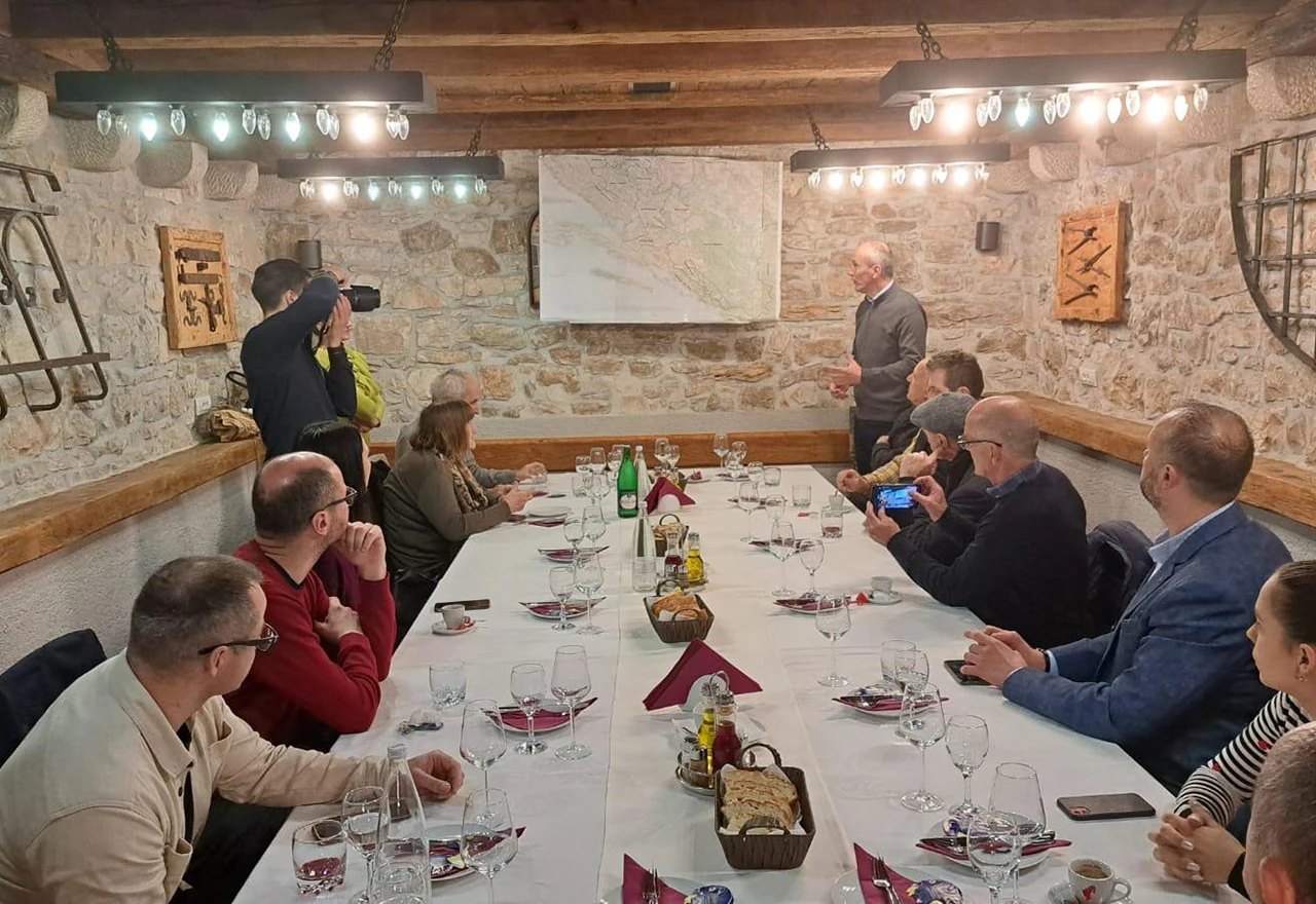 Članovi ljubuške udruge Bilig u Čapljini, Neumu i Ravnom - ''Neretva spaja''