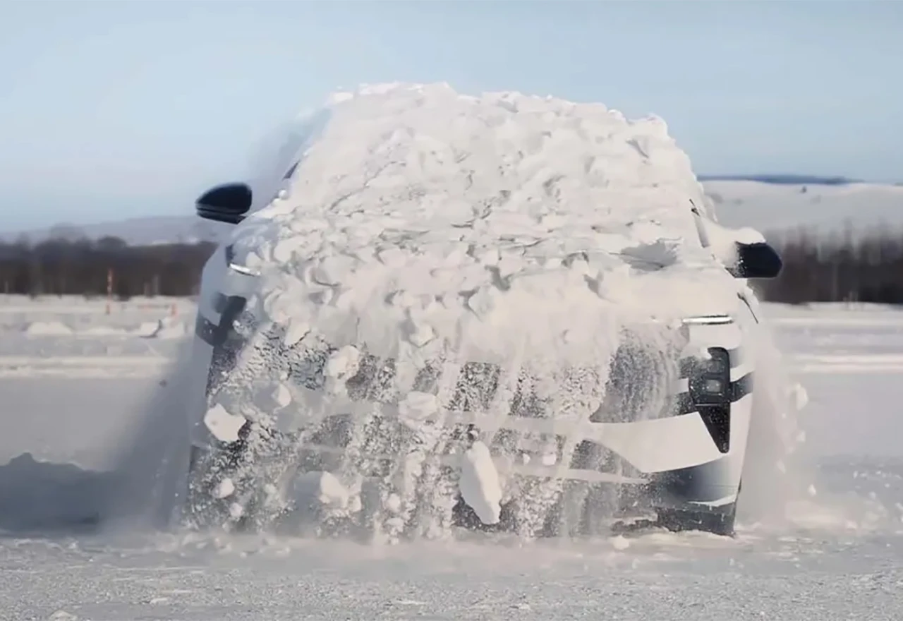 VIDEO | Samo u Kini - automobil sam sa sebe čisti snijeg