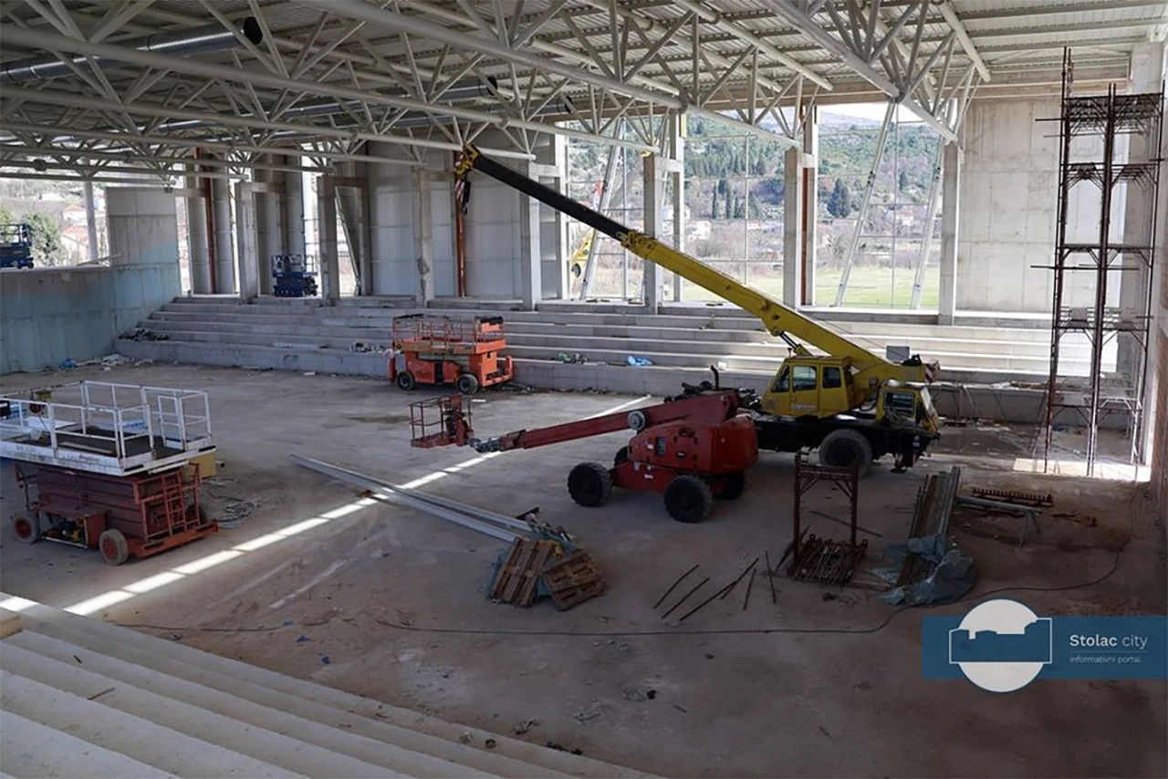 VIDEO | Napreduju radovi na dvorani u Stocu: Rade se instalacije, grijanje...