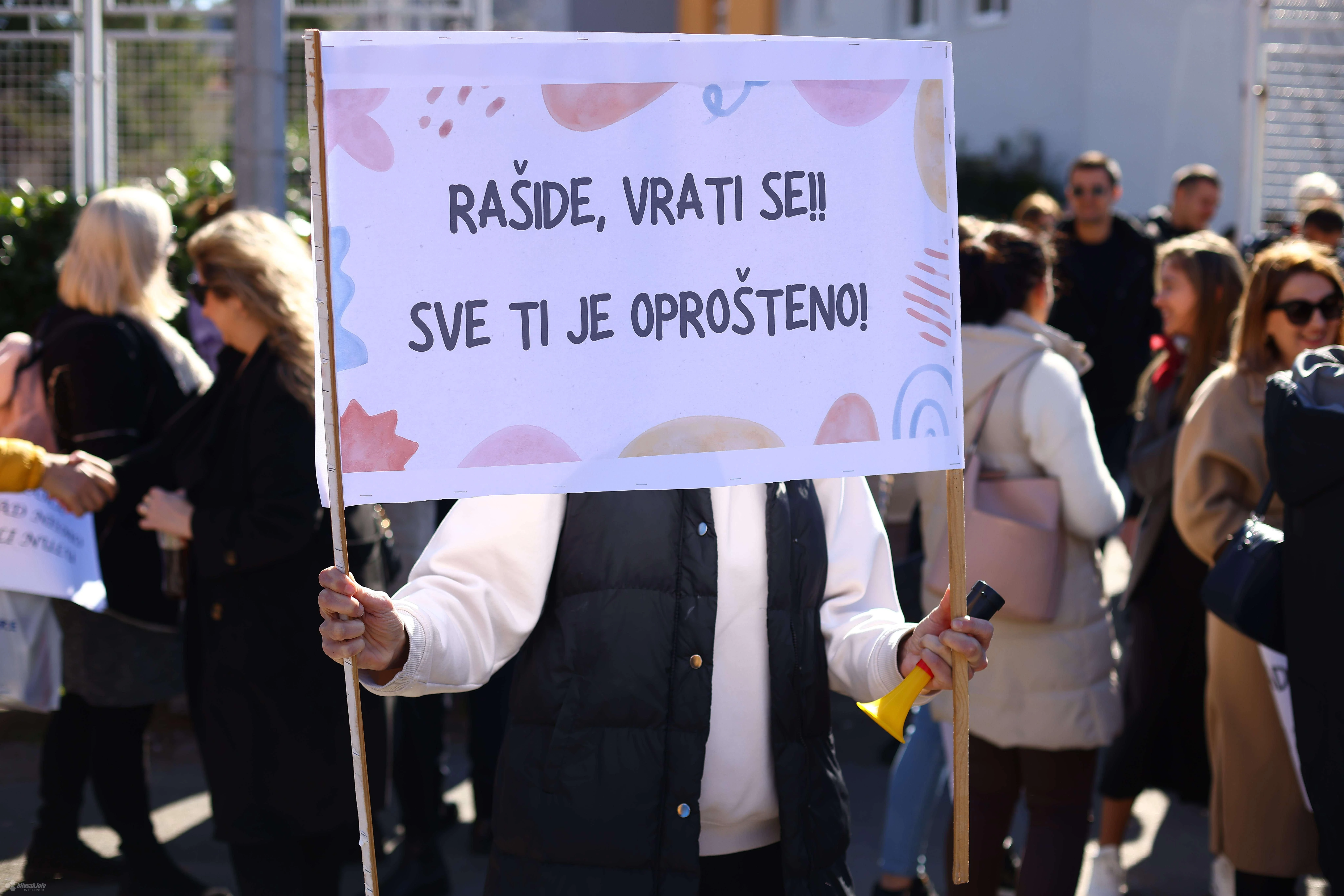 Prosvjed u Mostaru - Prosvjetni djelatnici 'prijete' OHR-om i prizivaju starog ministra