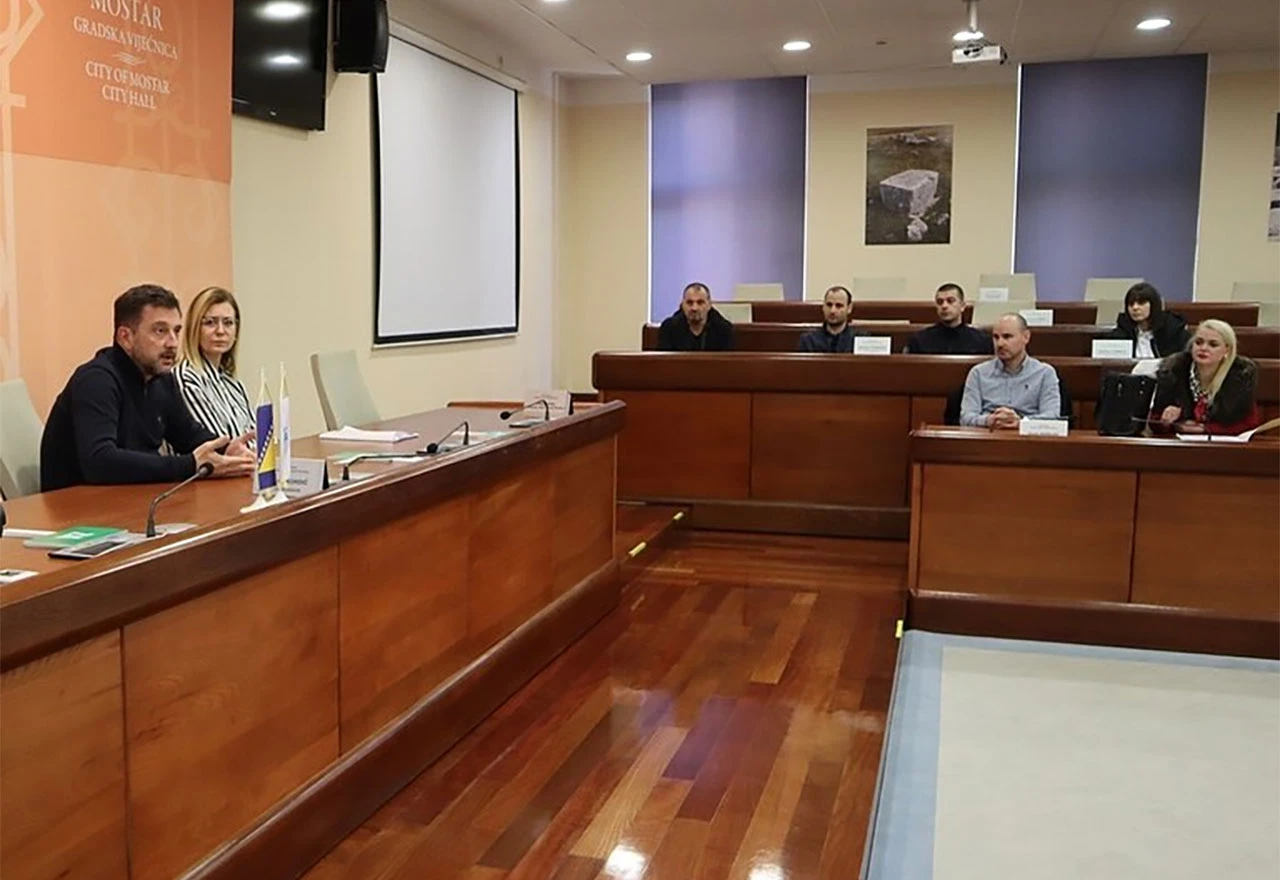Kordić sa stanarima Bijelog brijega: Učinit ću sve da ne završite na ulici