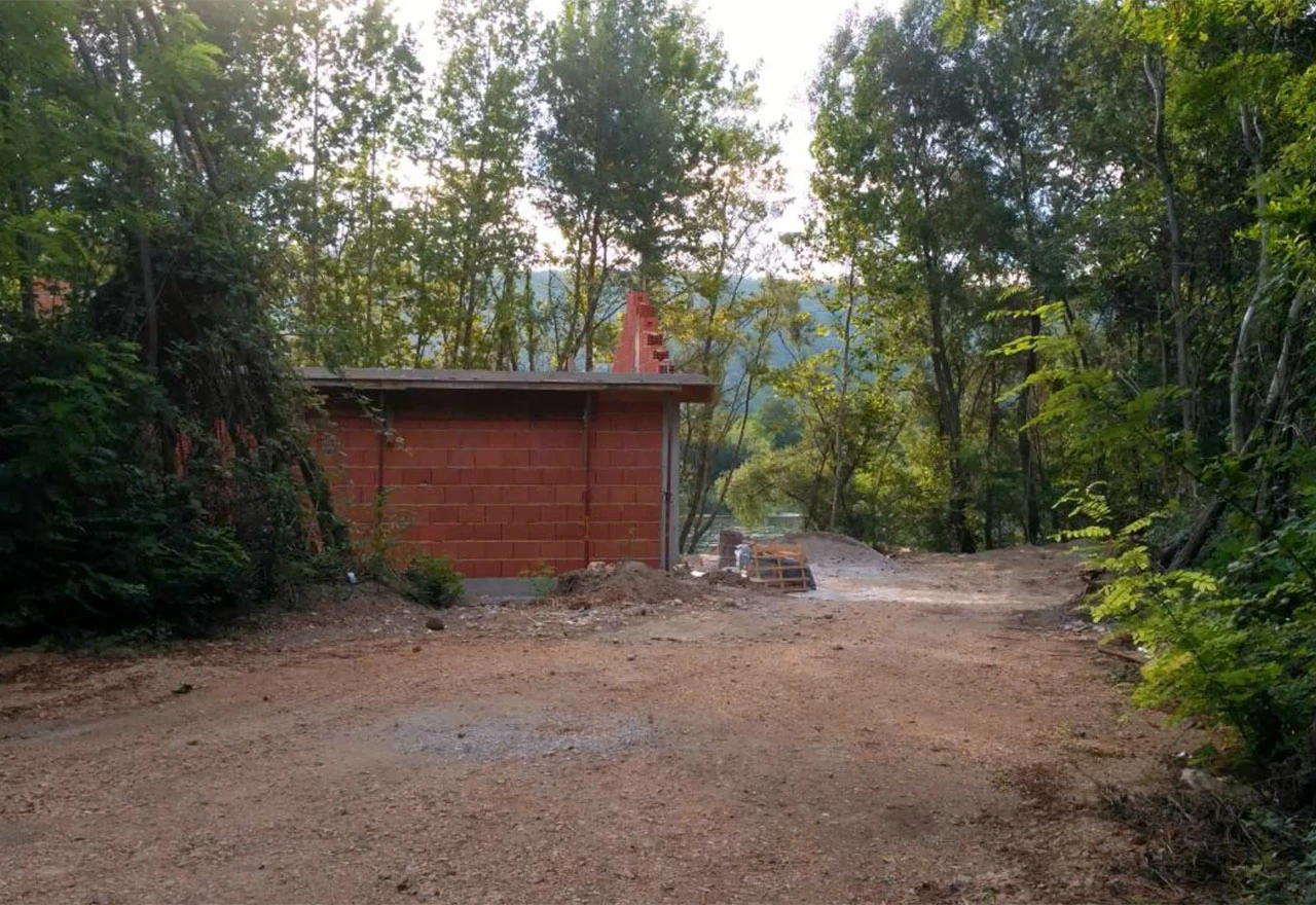 Gradonačelnikova kuća na gradskom zemljištu - Čapljina šuti
