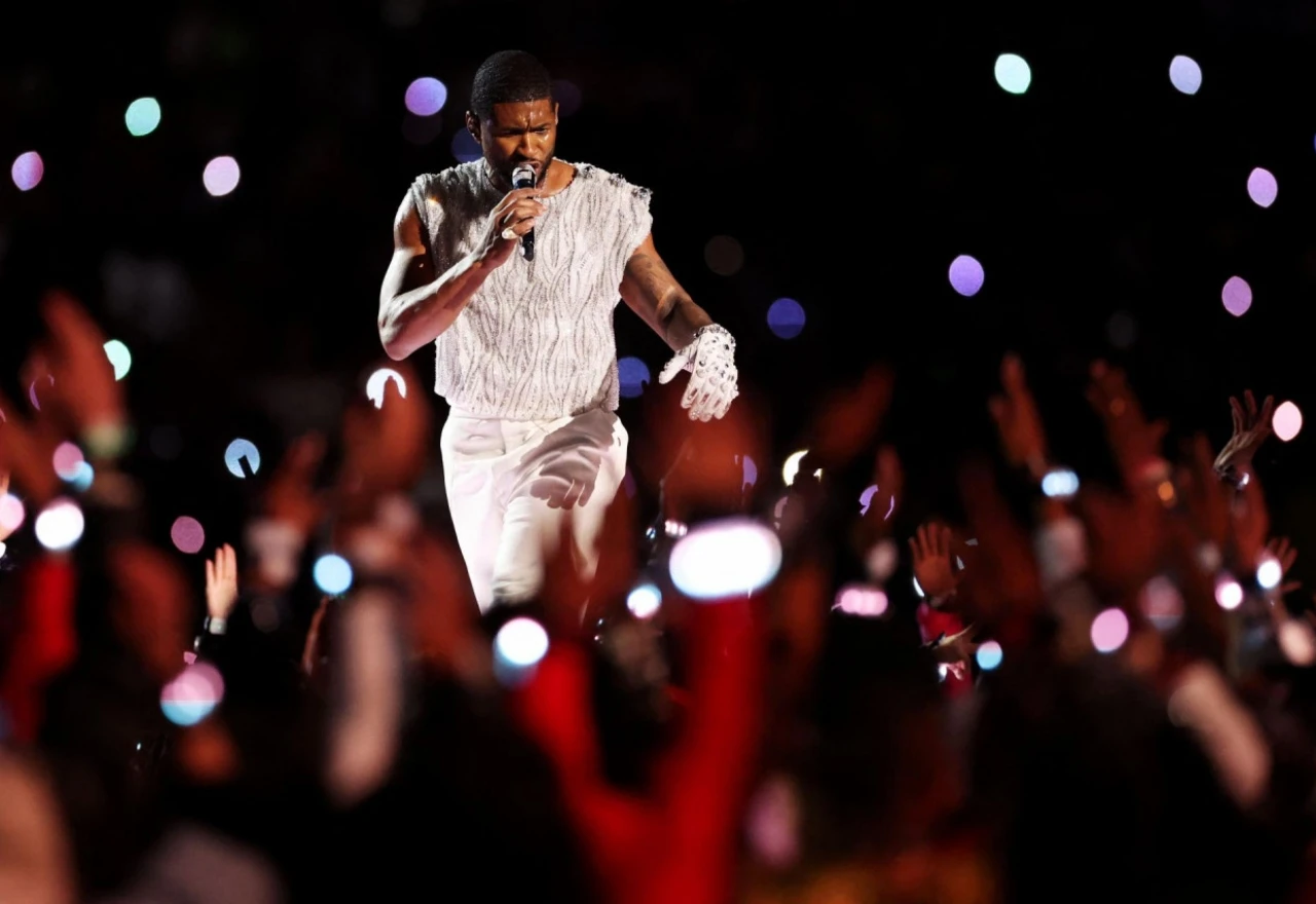 VIDEO | Usher gledatelje vratio u 2000-te