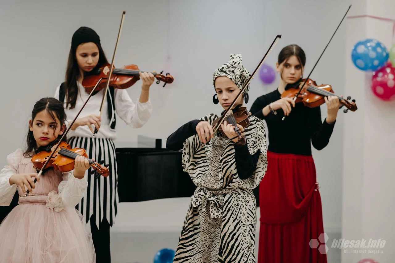 FOTO Nezaboravna večer u Mostaru: Violinisti pod maskama
